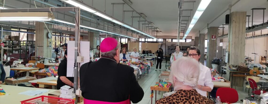 S. E. Mons. Seccia ha iniziato oggi la sua visita alla comunità della Chiesa Madre di Campi Salentina  #visitapastoralel